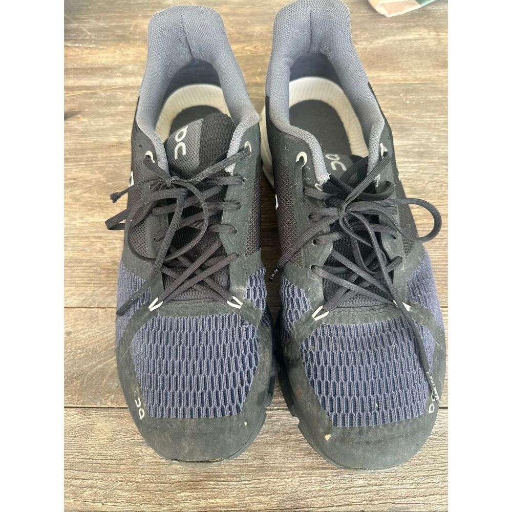On Cloud flyer Men’s Black/White running shoes, size 12